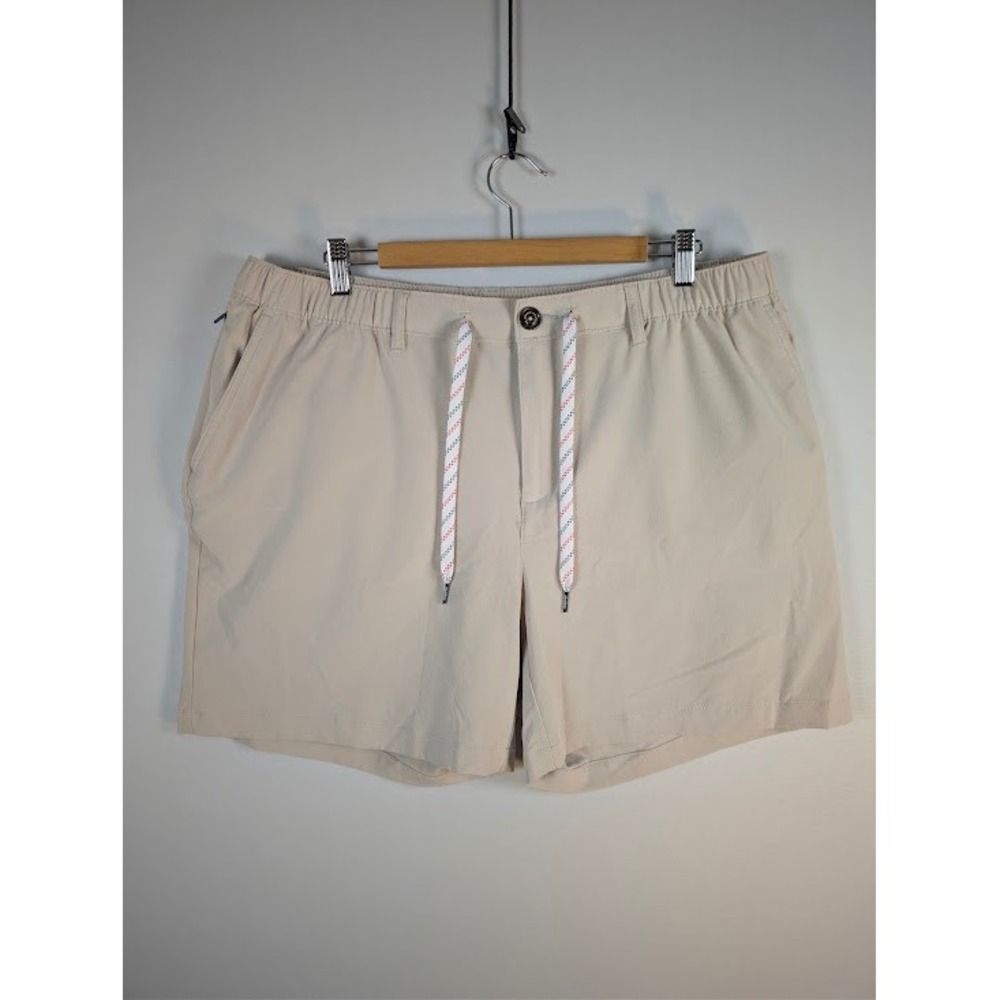 Chubbies Everywear Shorts Mens XXL Khaki Beige 6" Inseam Stretch Zipper Pockets